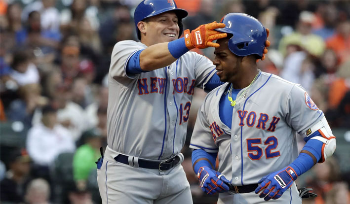 The Mets are MLB odds favorites against the Phillies on Friday.